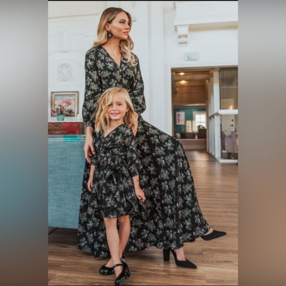 Ivy City Co Holly Berry Dress *BUNDLE*